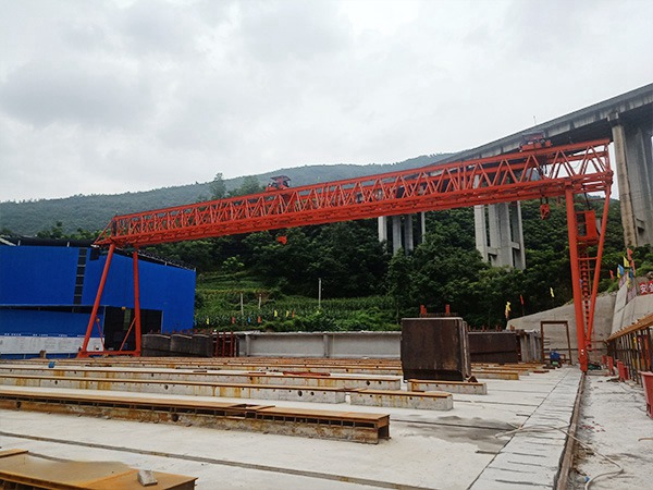 山東泰安龍門吊廠家 分享龍門吊的特點