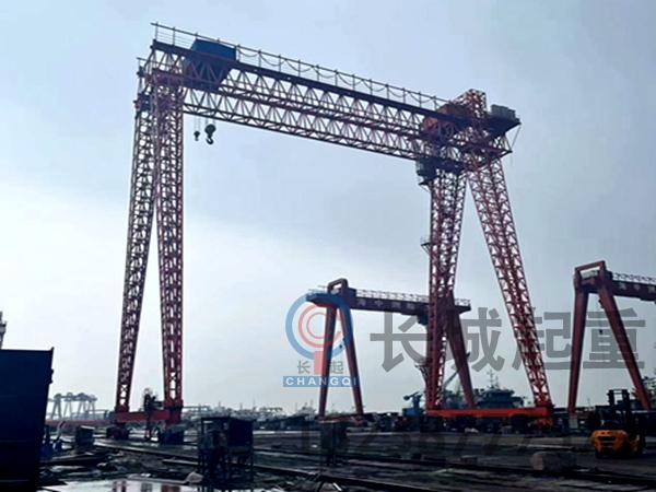 造船門(mén)式起重機(jī)用在維修和碼頭場(chǎng)景