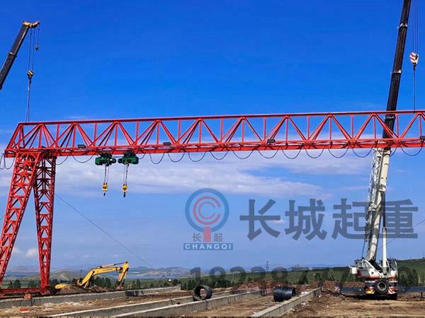 輪胎式和軌道式龍門吊在結構和驅動方面的區(qū)別