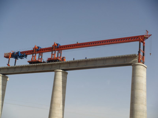 西藏山南70T/30M架橋機(jī)廠家單導(dǎo)梁架橋機(jī)