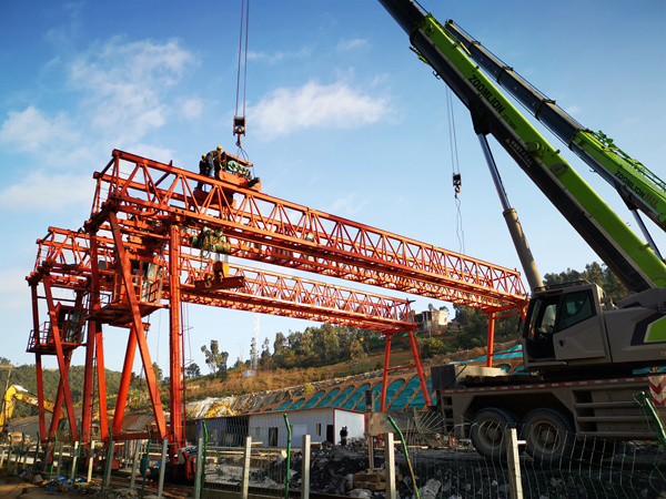  黑龍江七臺河龍門吊廠家 50噸門式起重機作業考