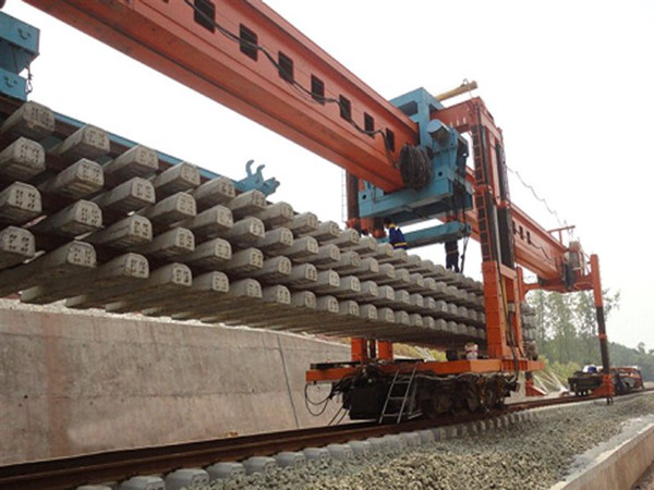 山東東營架橋機公司【雙導式梁架橋機】