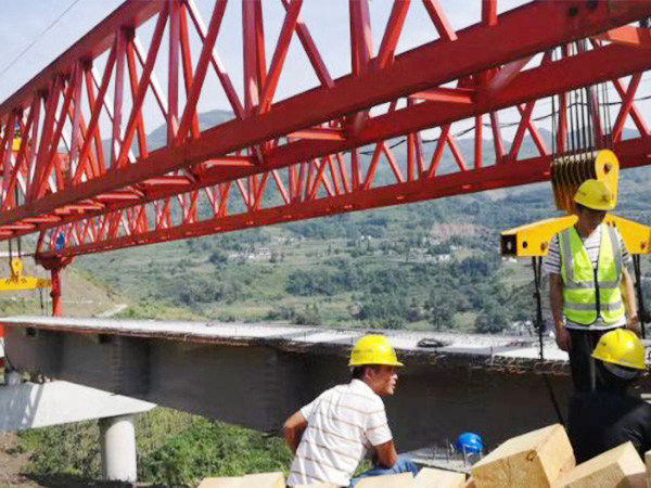 湖北潛江架橋機廠家追求夢想步履從容