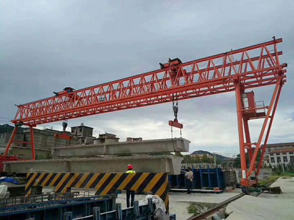 內蒙古包頭門式起重機廠家常規檢查項