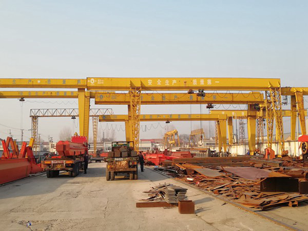 湖北鄂州龍門吊廠家設備幾大主梁簡敘