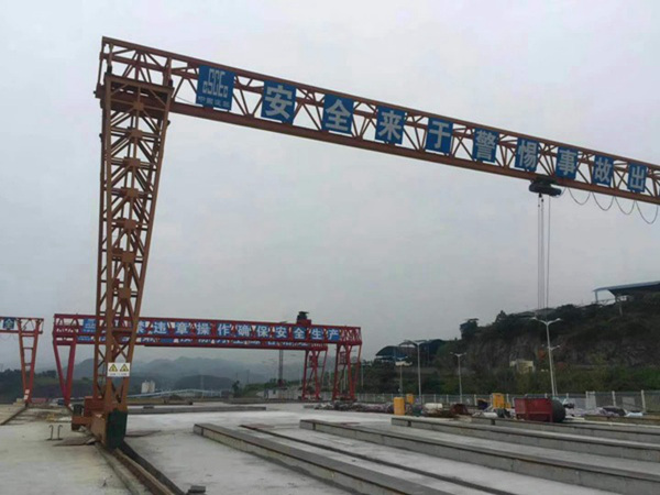 湖南湘潭龍門吊公司用于地鐵建造