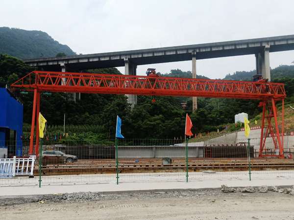 內(nèi)蒙古錫林郭勒盟龍門(mén)吊廠家單梁